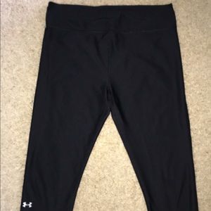 Under Armor cropped black leggings